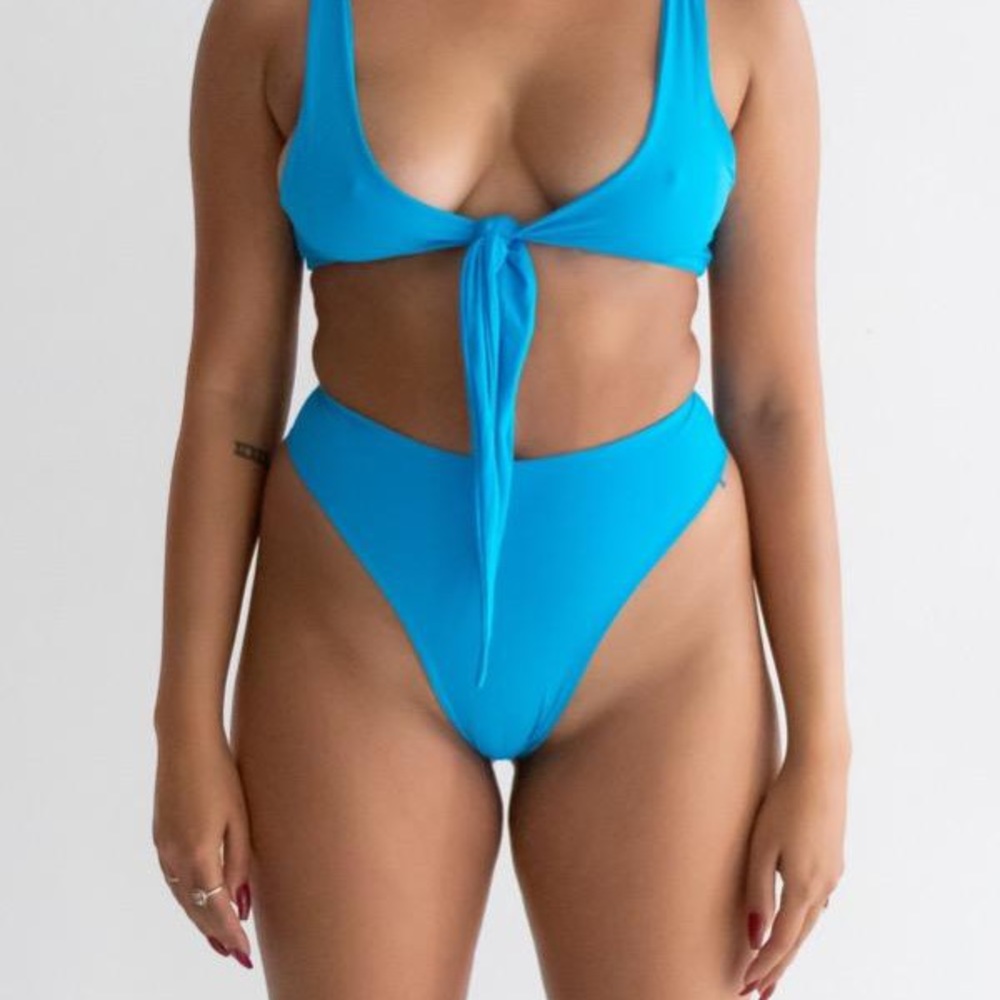 437 Aubrey II bottoms